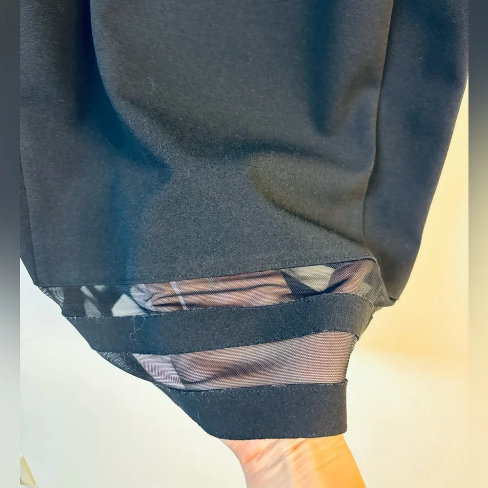 Calvin Klein Black Sleeveless Shift Dress Sheer Hem Size 4 - Picture 4 of 8